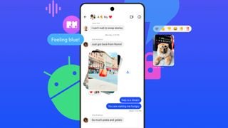 تطبيق Beeper Mini على الهاتف يعرض الرسائل والصور من iMessage. يختبئ روبوت أندرويد صغير خلف الهاتف ويقول فقاعة دردشة 