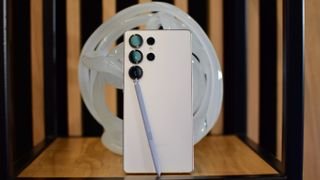 صورة لجهاز Samsung Galaxy S25 Ultra من حدث عملي