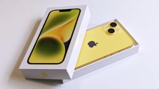 Apple iPhone 14 Unloxing Onloxing مفتوح جزئيًا