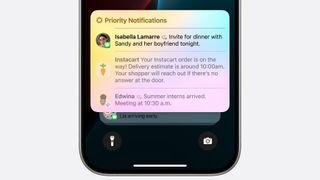 ميزة الإشعارات ذات الأولوية في Apple Intelligence على iPhone.