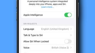 خيار لتغيير لغة ذكاء Apple في iOS 18.4.