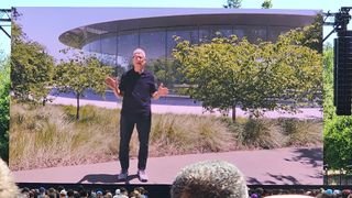 تيم كوك في Apple Park