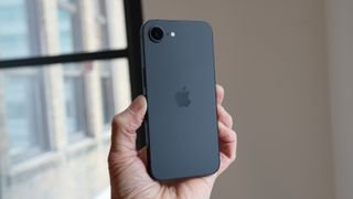 مراجعة Apple iPhone 16E