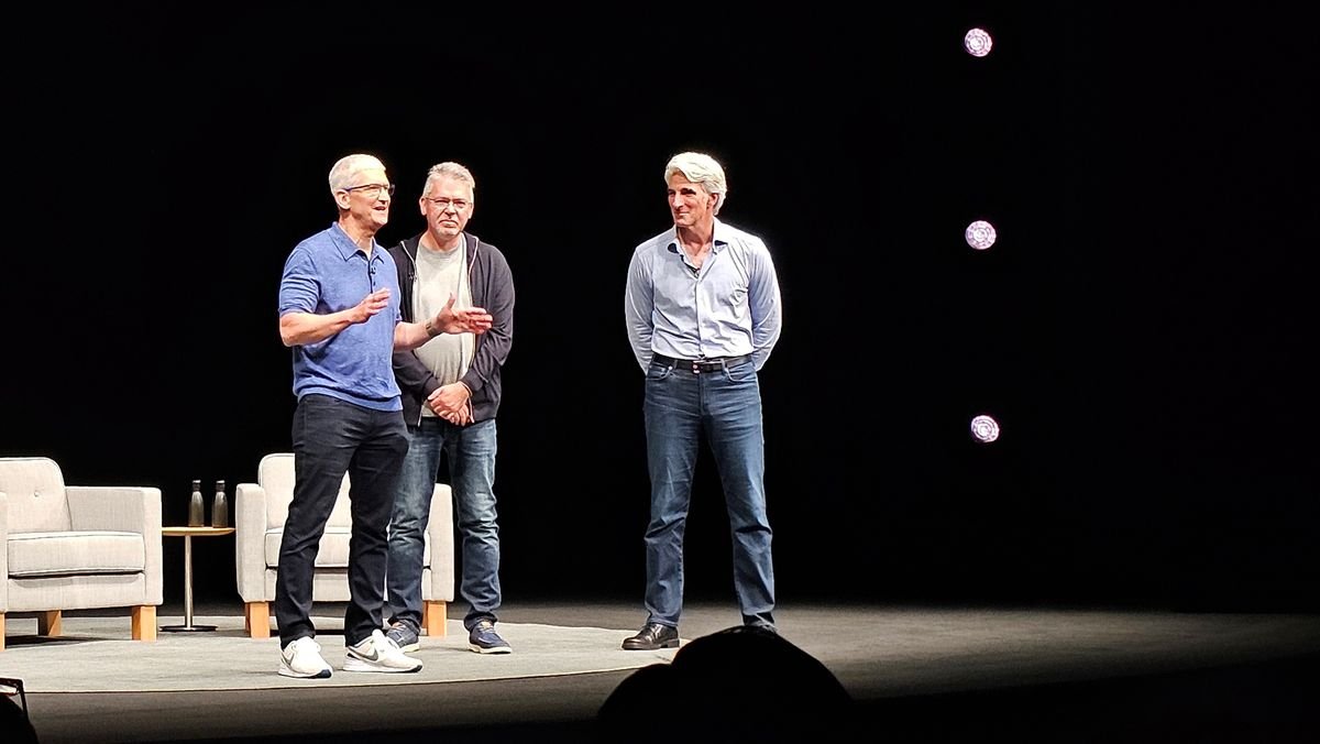 Tim Cook, John Giannandrea, and Craig Federighi