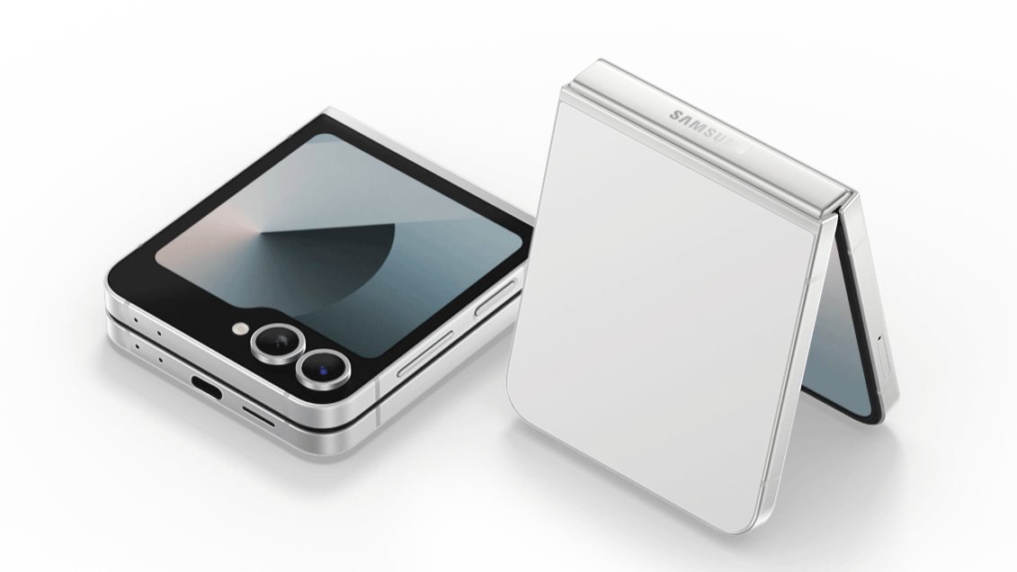 Samsung Galaxy Z Flip 6 باللون الأبيض