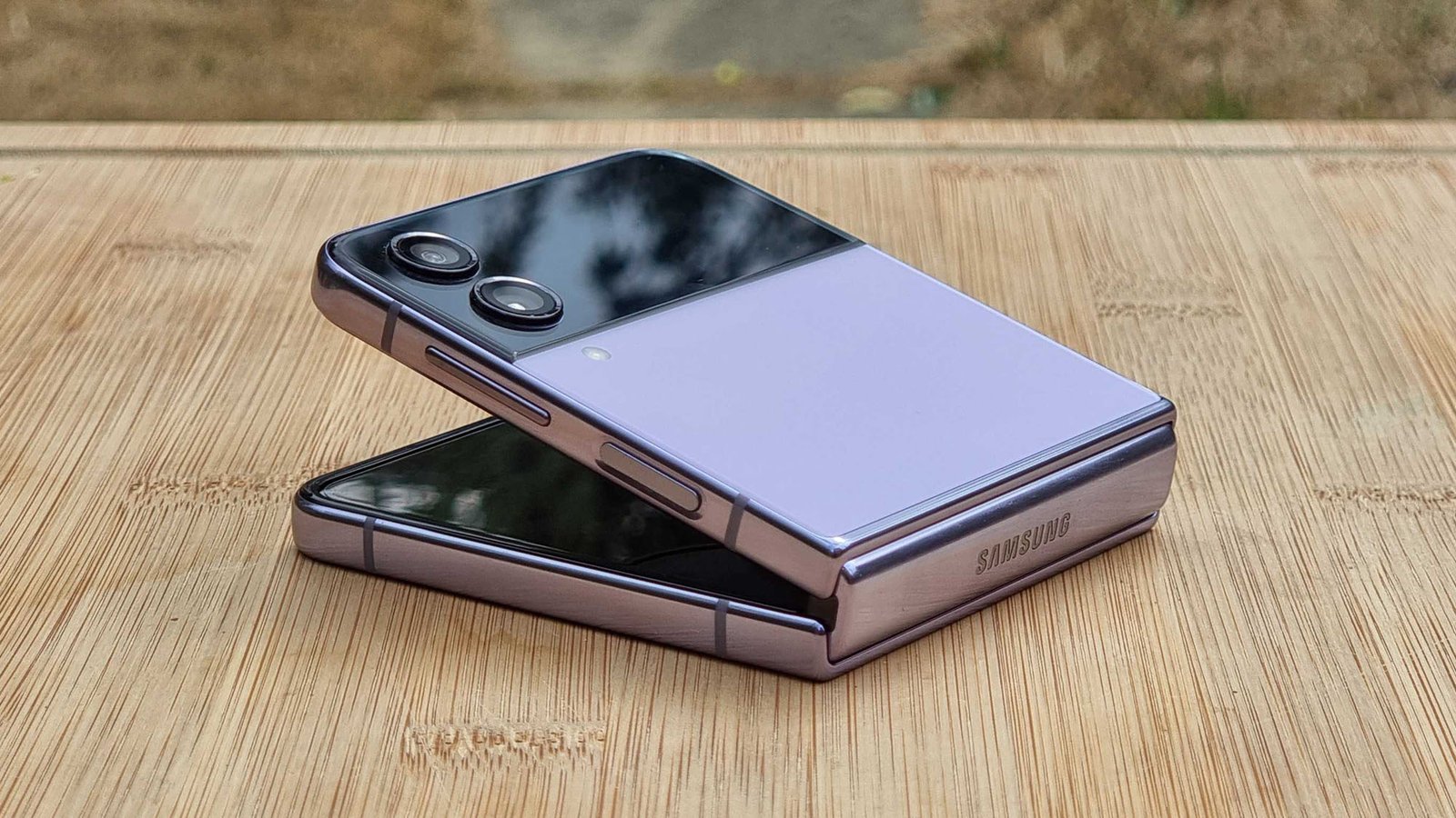 Samsung Galaxy Z Flip 4 Review Bora Purple Open Anget Aget 16: 9