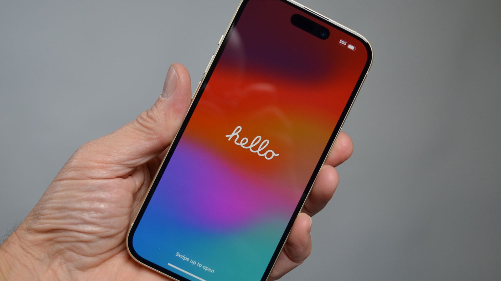 iPhone 15 من المقدمة