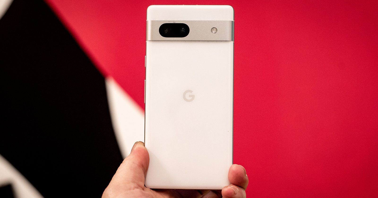 Google Pixel 7A من الخلف