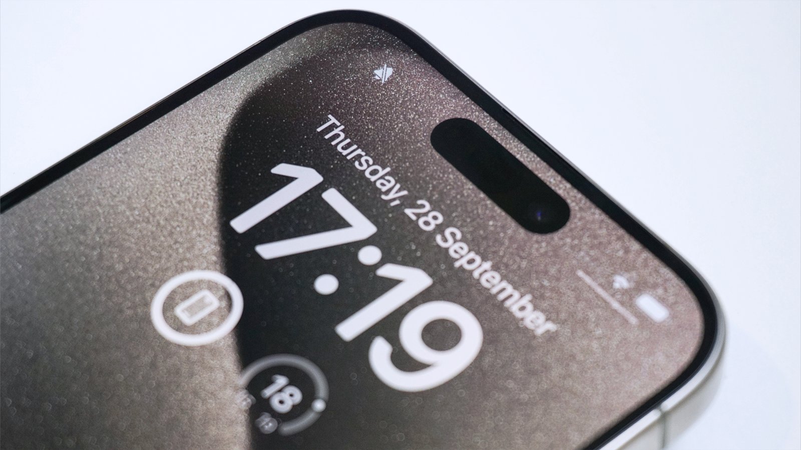 iPhone 15 Pro Review Macro Dynamic Island Macro
