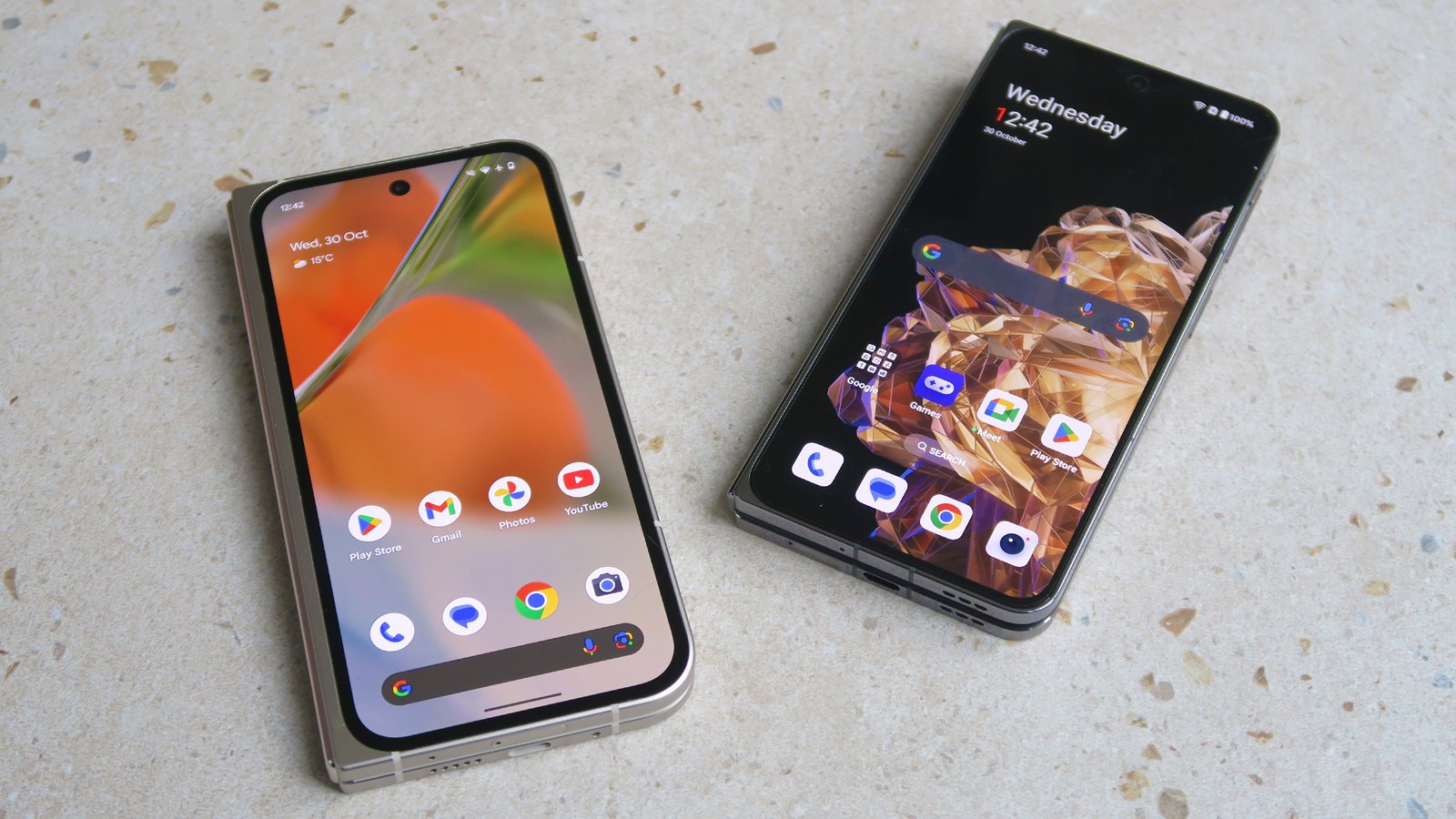 Google Pixel 9 Pro Fold vs OnePlus Open مطوية
