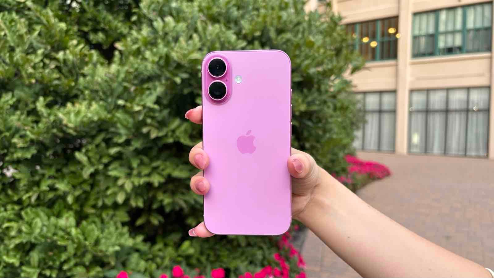 An image of the pink Apple iPhone 16