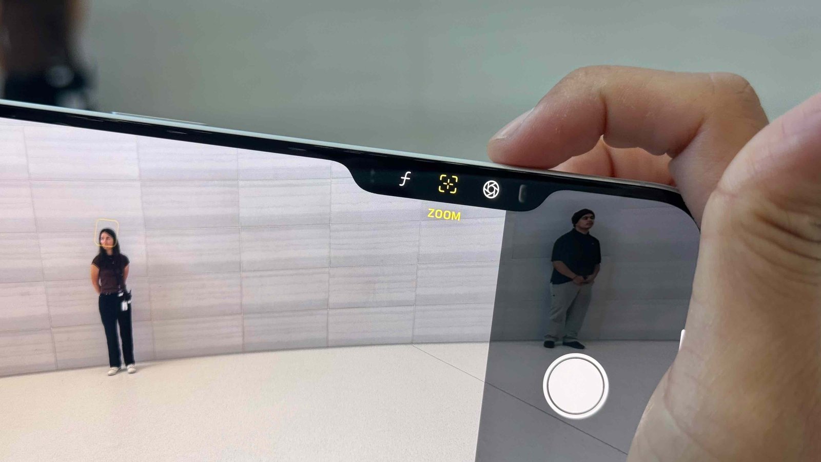 التحكم في كاميرا Apple iPhone 16