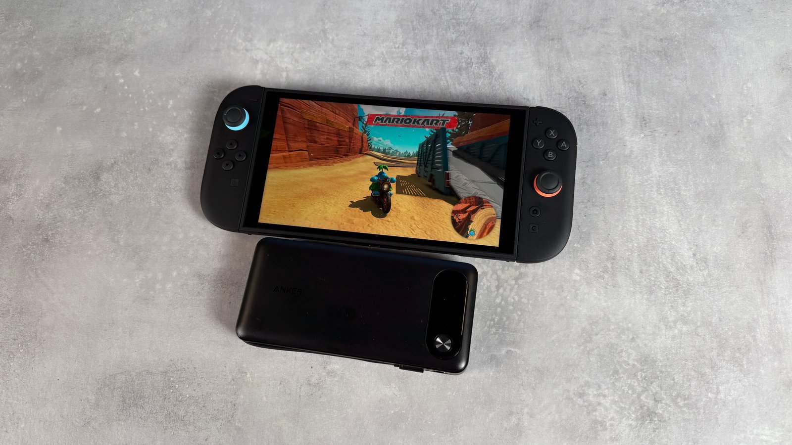 Anker 20،000mah 87W Power Bank بجوار Nintendo Switch 2 مع Mario Kart World على الشاشة