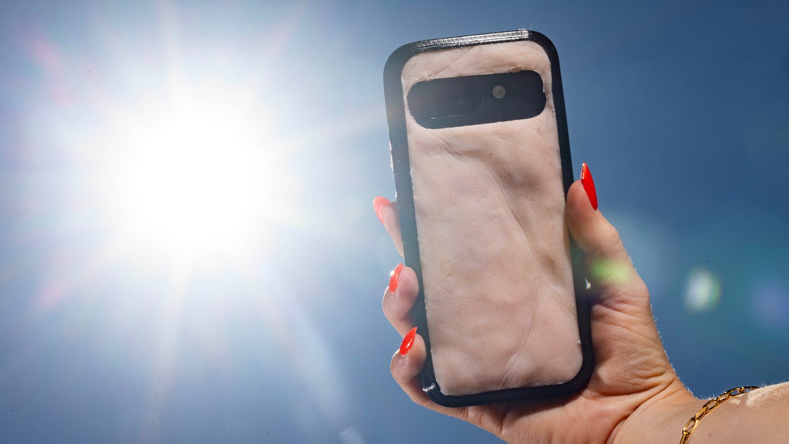 يتم احتجاز O2 Skincase في اليد