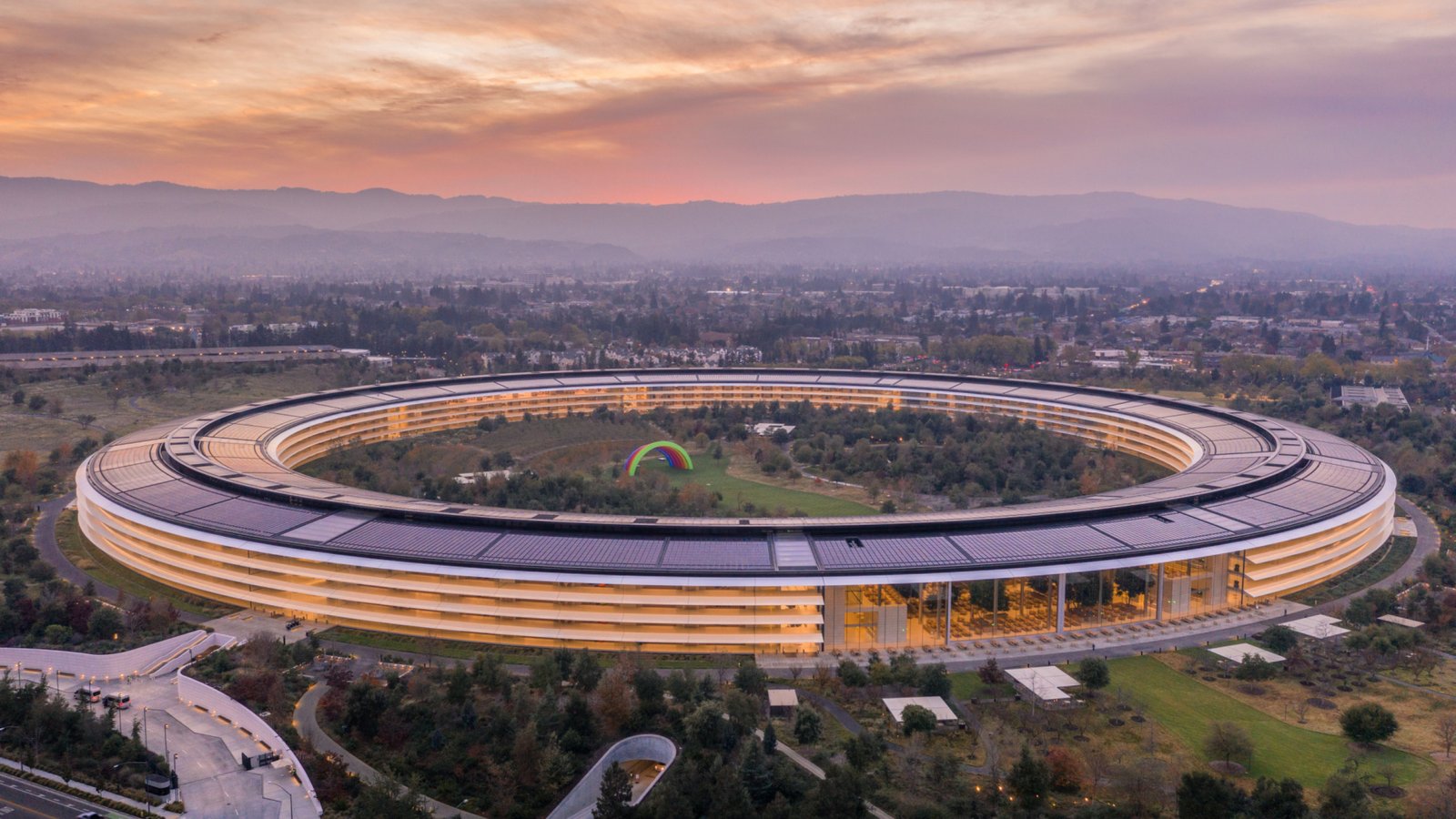 Apple Park في Cupertino ، كاليفورنيا
