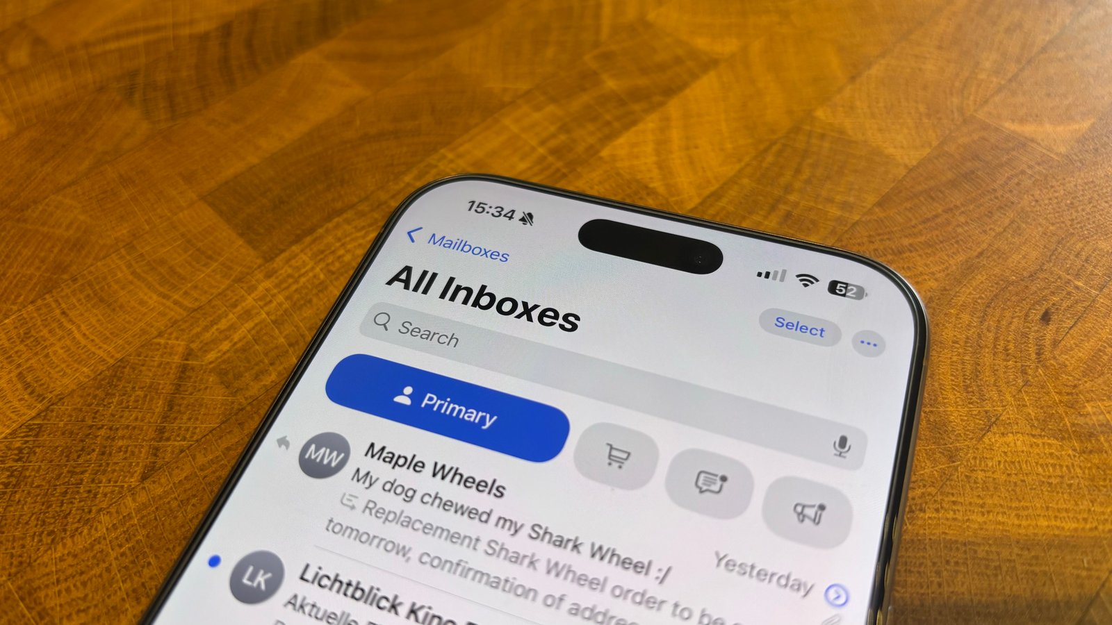 Apple Intelligence IOS 18.2 مطور Beta Mail App على iPhone 16 Pro Max