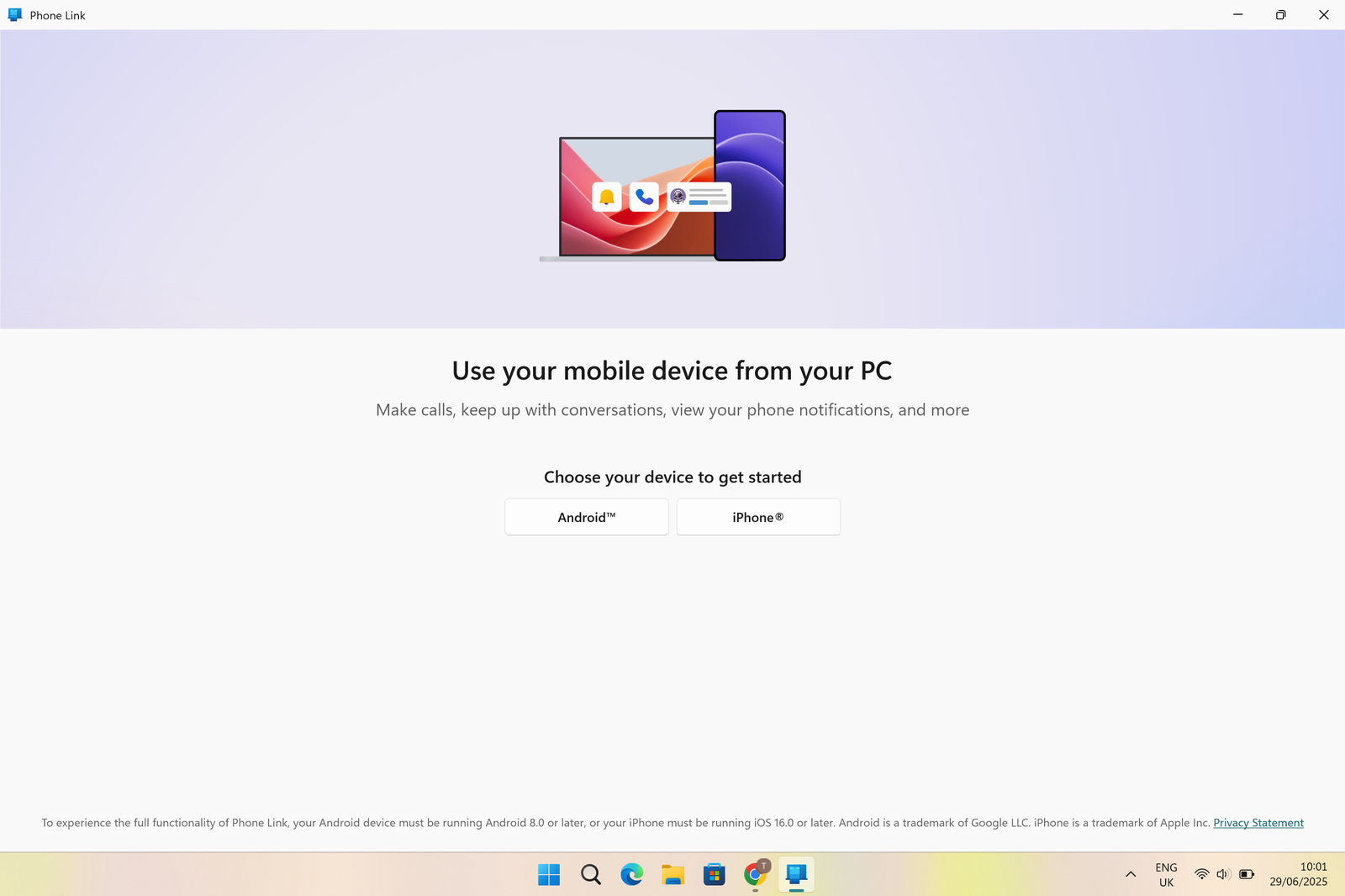 مستخدم Android يقوم بتوصيل هاتفه بجهاز كمبيوتر يعمل بنظام Windows
