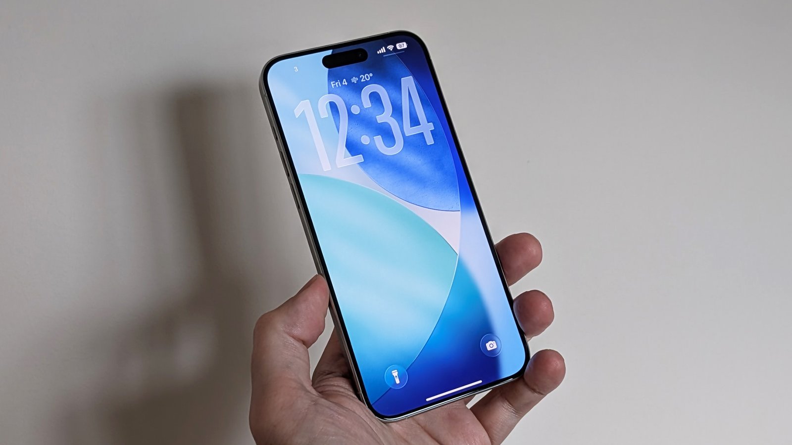 iPhone في متناول اليد تشغيل iOS 26