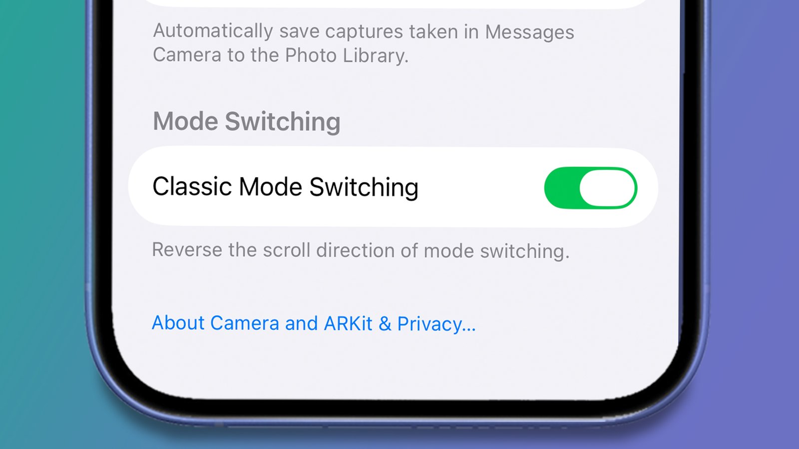 جهاز iPhone على خلفية خضراء وأزرق يعرض قائمة الكاميرا
