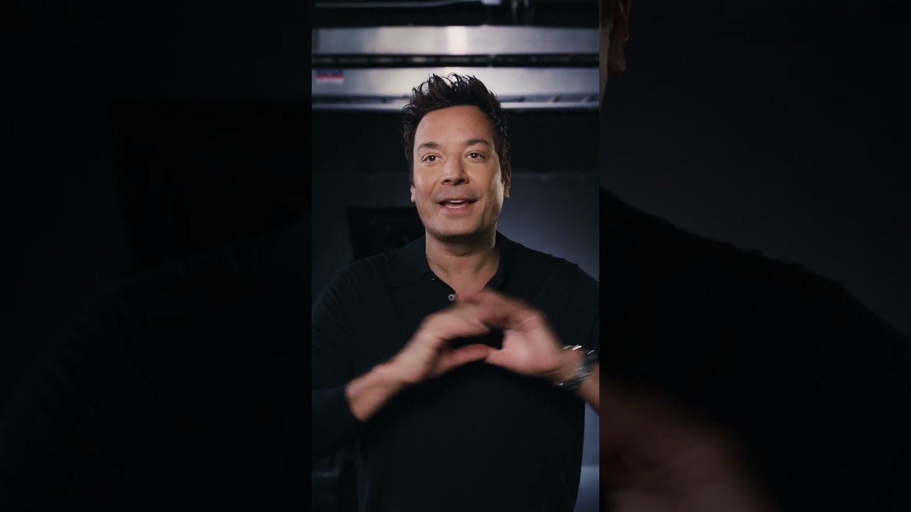 يستضيف jimmyfallon رسميًا #MadeByGoogle ويريد إخبارك بكل شيء. - يوتيوب